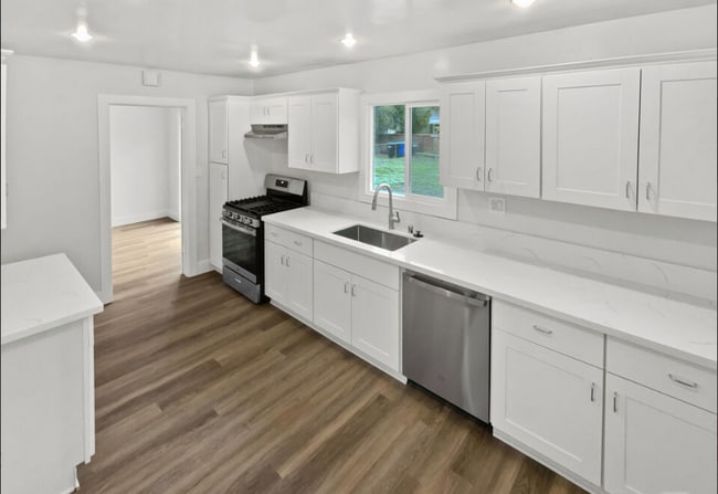 Photo - 704 Mountain Ave