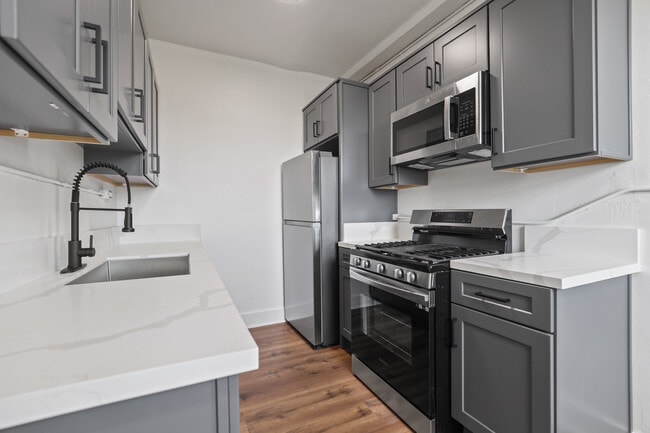 Building Photo - 5870 Franklin Ave Unit One Bedroom Rental