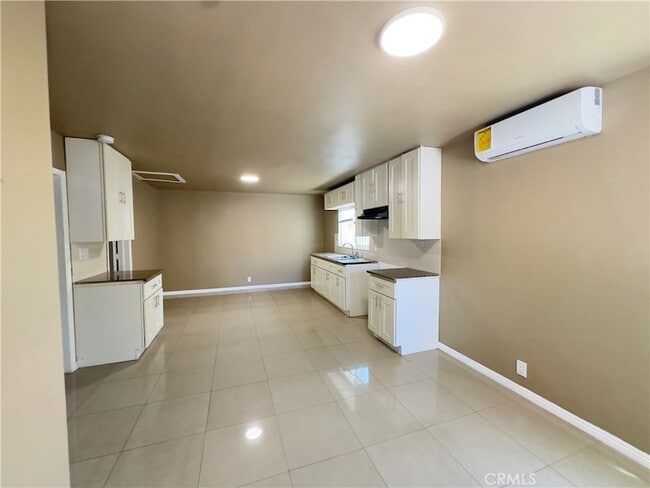 Photo - 802 E 111th Dr