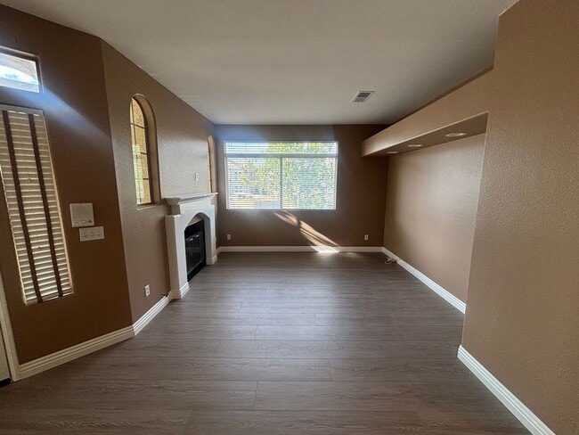 Photo - Beautiful 2-Bedroom Upper Corner Unit Townhome in Stevenson Ranch!