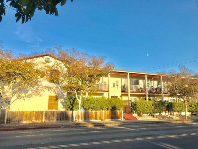 Photo - 2300 Oak St Unit 2-B2