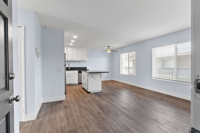 Building Photo - 1066 Coronado Ave