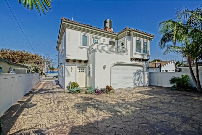 Building Photo - SPACIOUS & BRIGHT, TWO-STORY HOME W/ FRONT YARD, BALCONY & 2-CAR GARAGE CLOSE TO SHOPPING, FREEWA...