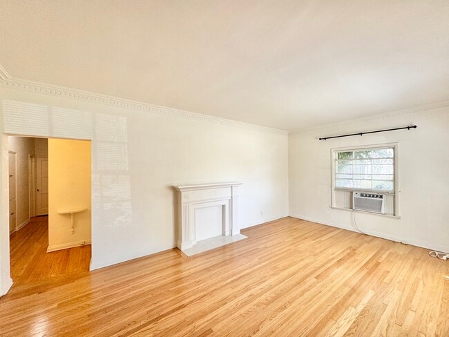 Photo - 107 N Harper Ave Apartment Unit 107