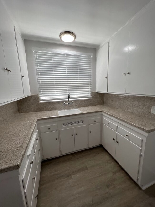 Photo - BEAUTIFUL 1 BEDROOM 1 BATH DOWNSTAIRS UNIT IN SHORT DISTANCE TO BELMONT SHORE Unit 09