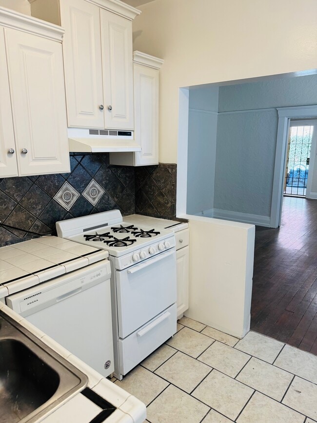 Photo - 116-122 W 9th St