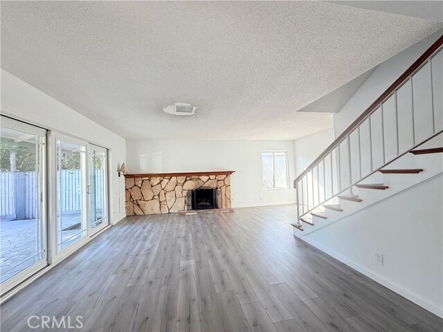 Photo - 869 W 14th St