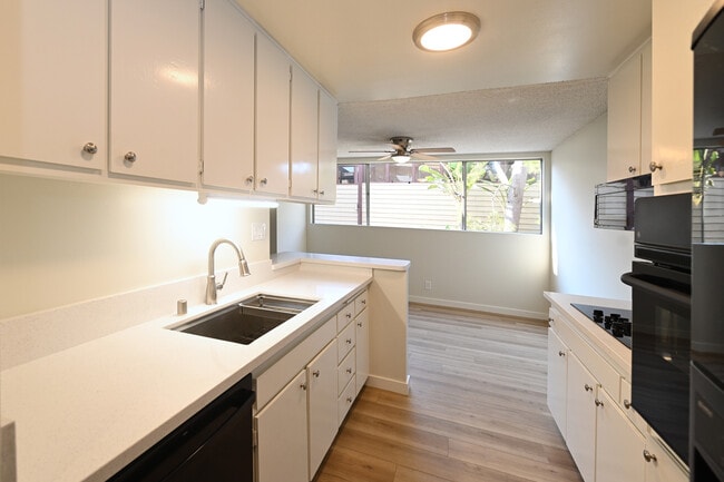 Photo - 6000 Canterbury Dr Unit M122