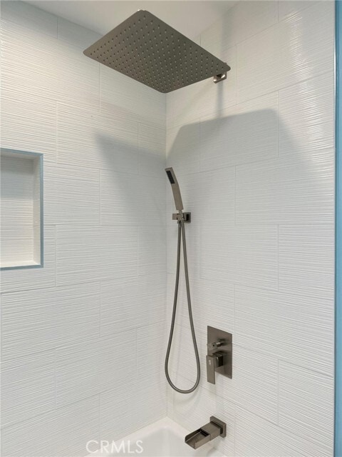 Photo - 6439 Graves Ave