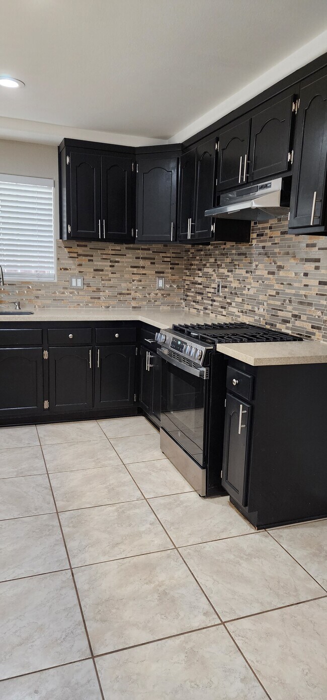 Photo - 10405 Anzac Ave Unit 10405