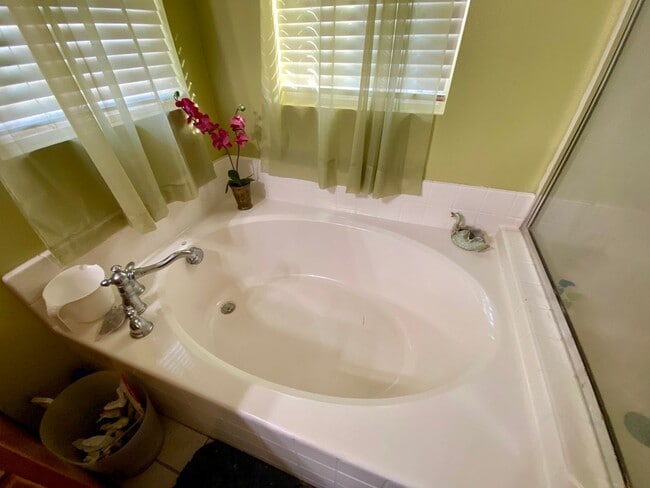 Photo - RB 4S Ranch 4br/2.5bath/yard/Garage Granite Kitchen $5490