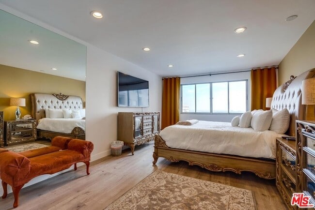 Photo - 7250 Franklin Ave Unit 802