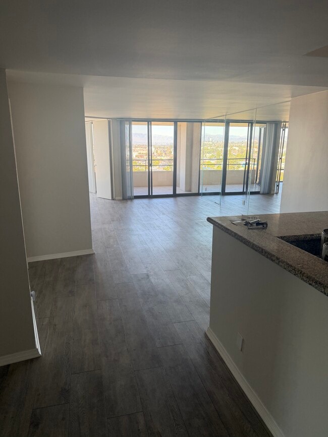 Photo - 4337 Marina City Dr Unit 843