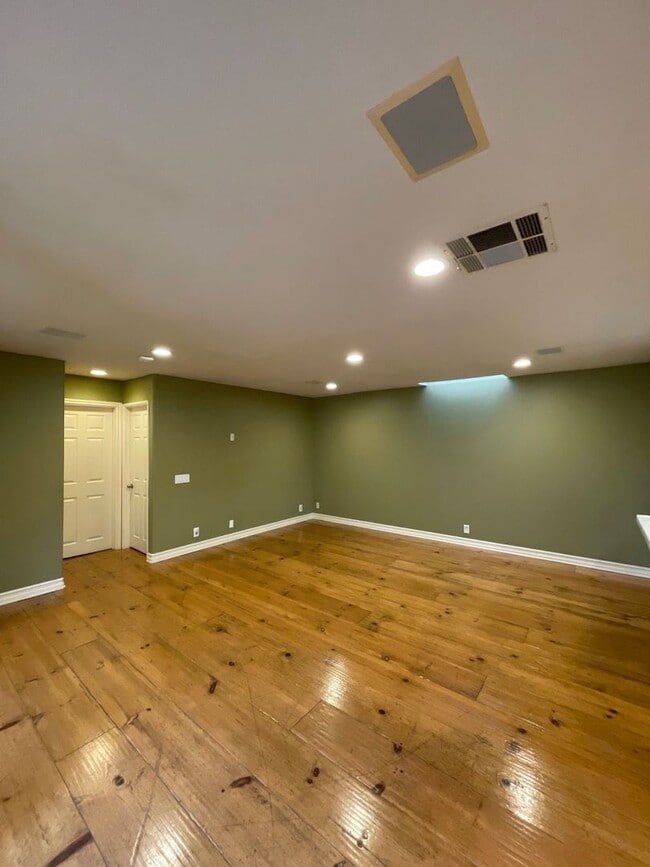 Photo - 3 Bedroom Irvine Home - Large Master Suite...
