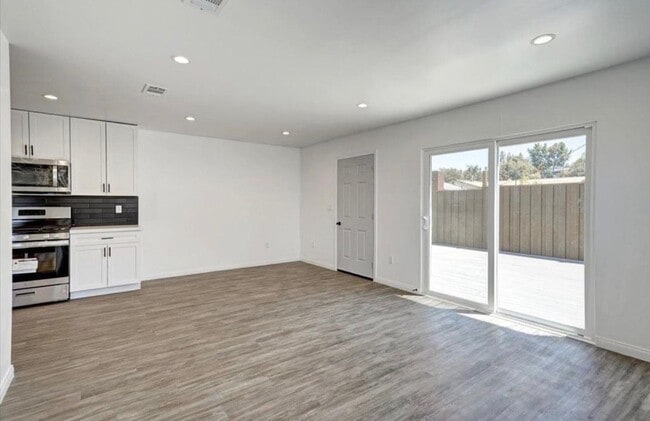 Photo - 6219 Glide Ave