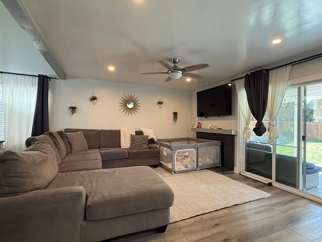 Photo - Move in Ready 3bed/3bath, beautiful backyard