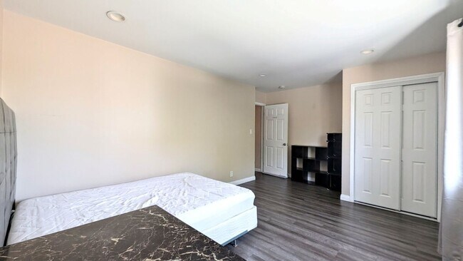 Photo - 1299 W 37th Dr Unit 3