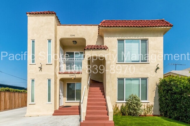 Building Photo - Mullen Duplex Unit 1295