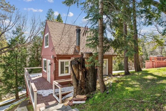 Building Photo - 28880 Cedar Dr