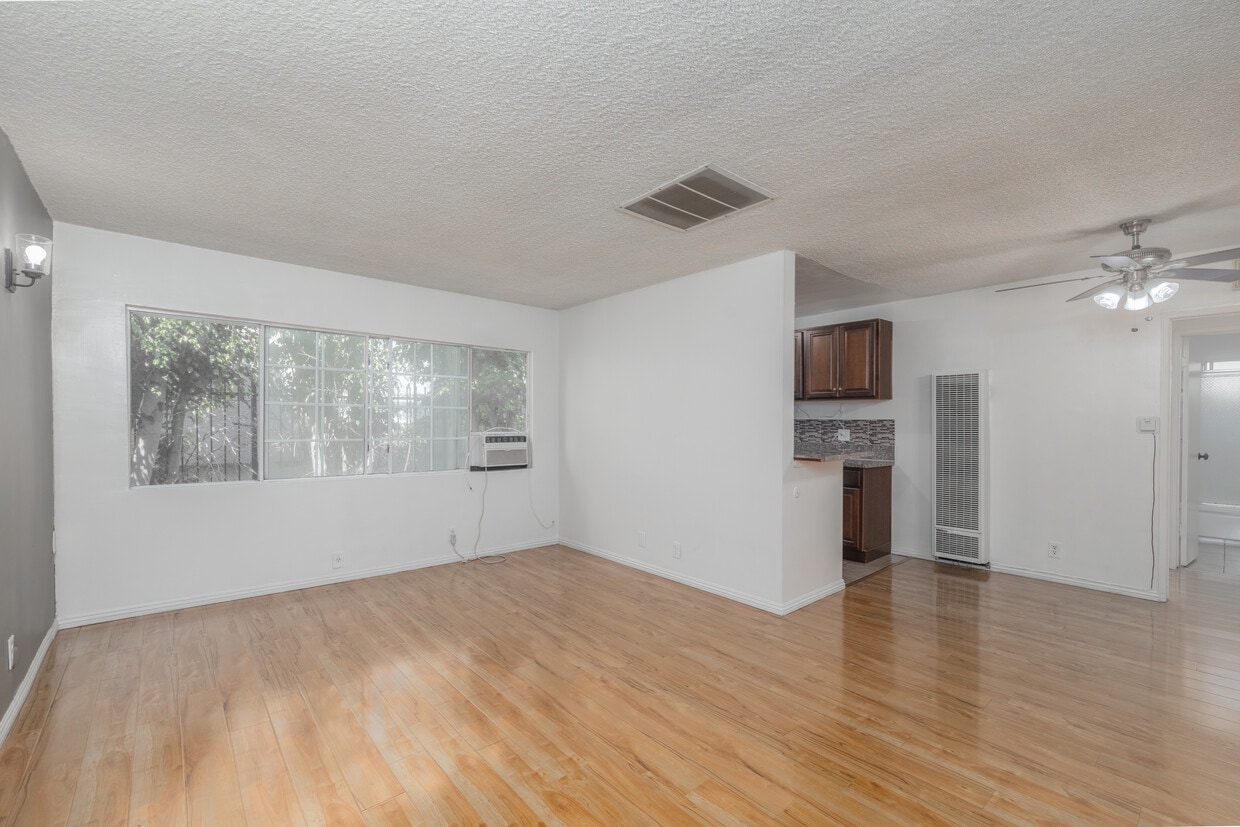 3D Tour - 1216 N Las Palmas Ave