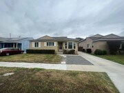 Photo - 3 Bed 1 Bath Home!