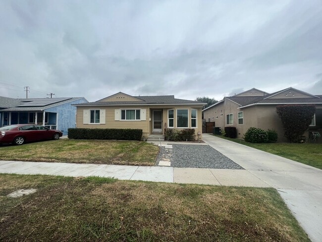 Photo - 3 Bed 1 Bath Home!