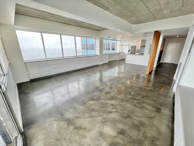 Building Photo - Private 16th-Floor Oceanview Residence with Belmont Pier Views Unit 1640