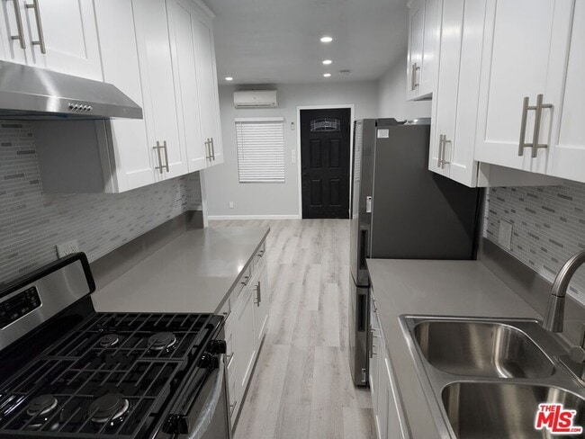 Photo - 5916 S Figueroa St