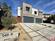 Photo - 948 E 67th St House
