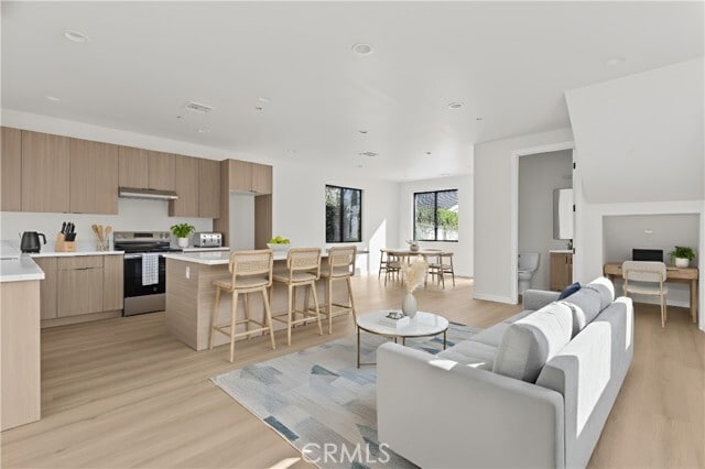 Photo - 11145 Hortense St