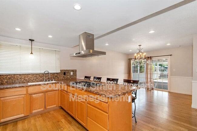 Photo - 1918 252nd St