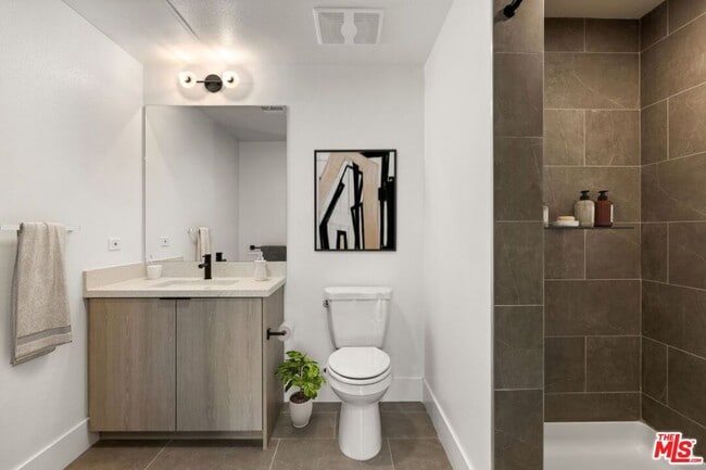 Photo - 7617 Santa Monica Blvd Unit 203