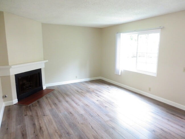 Photo - Spacious Two Story Townhome in Woodbridge