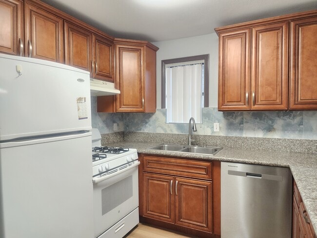 Photo - 736 N Garfield Ave Unit 101