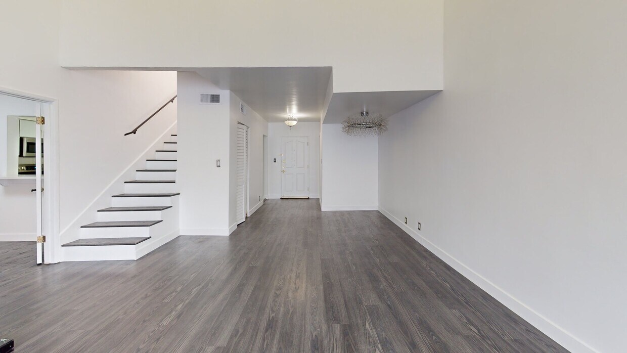 3D Tour - 14335 Huston St Unit 113
