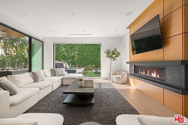 Photo - 829 N Ogden Dr