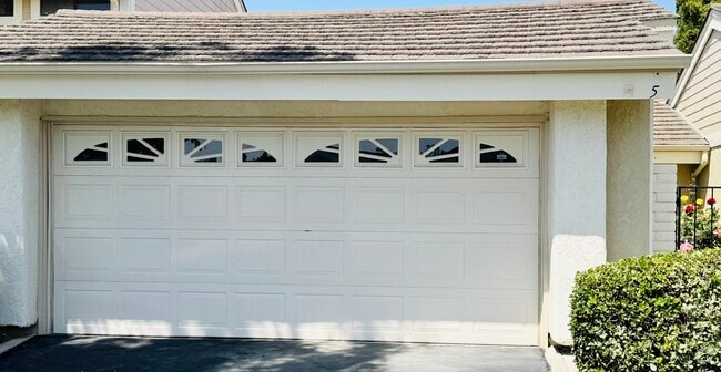 Building Photo - 5 Windwood Rental