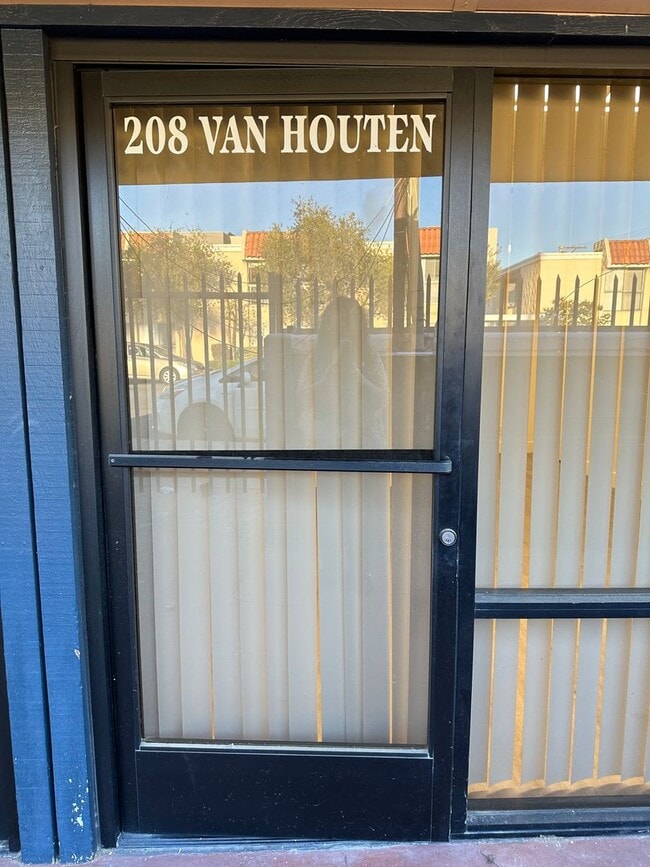 Building Photo - 208 Van Houten Ave