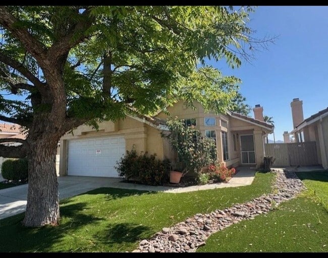 Building Photo - 27364 Family Cir