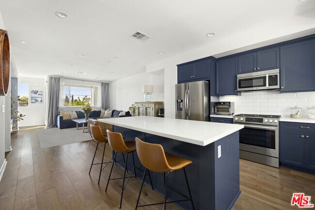 Building Photo - 13151 Victory Blvd Rental