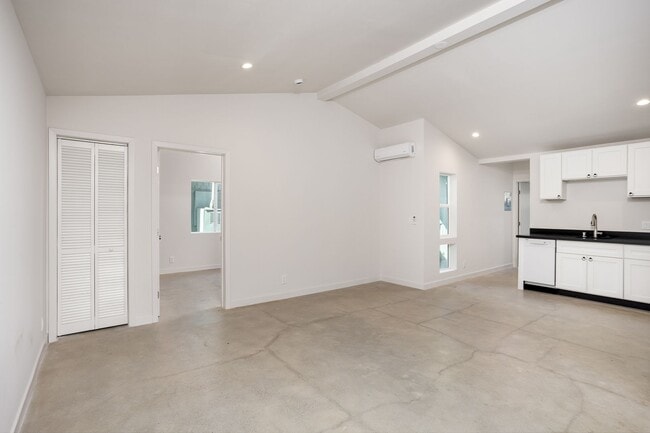 Building Photo - 126 1/2 Franklin Ct Unit 126 Franklin Ct #A