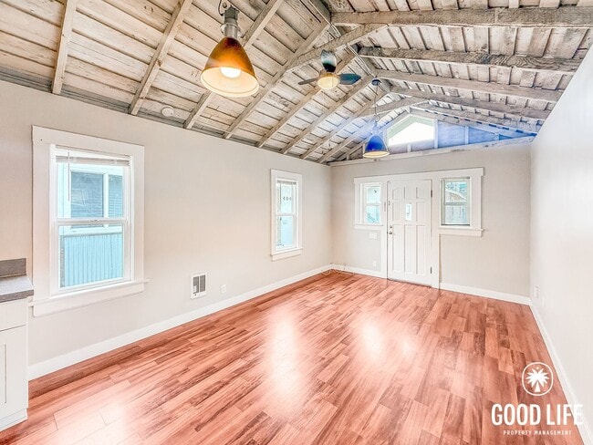 Photo - SD: Studio in City Heights with Granite Kitchen, Ceiling Fan & Private Setting Unit 4043