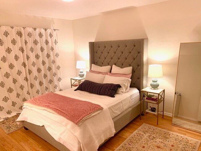 Building Photo - 1227 Crescent Dr Unit 1227