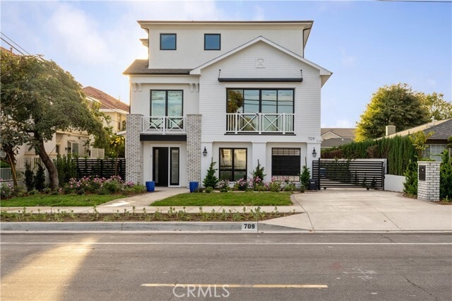 Building Photo - 709 2nd