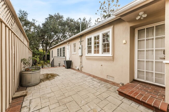 Photo - 2450 Hermosita Dr