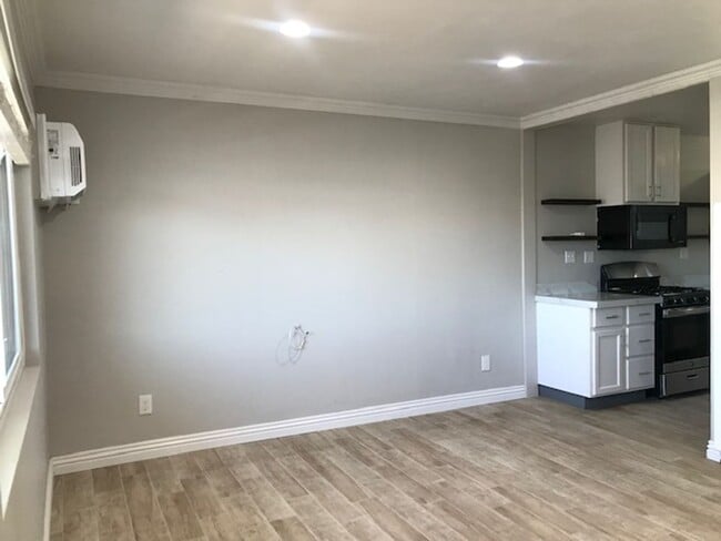 Photo - RUNNYMEDE Unit 0003