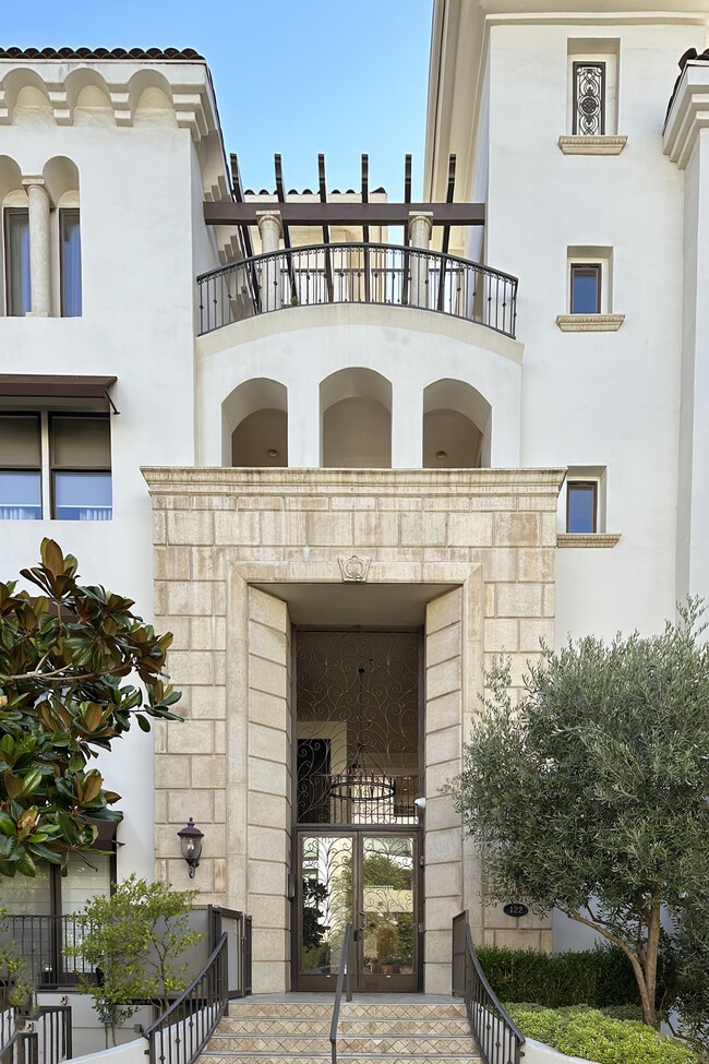 Photo - 122 N Clark Dr