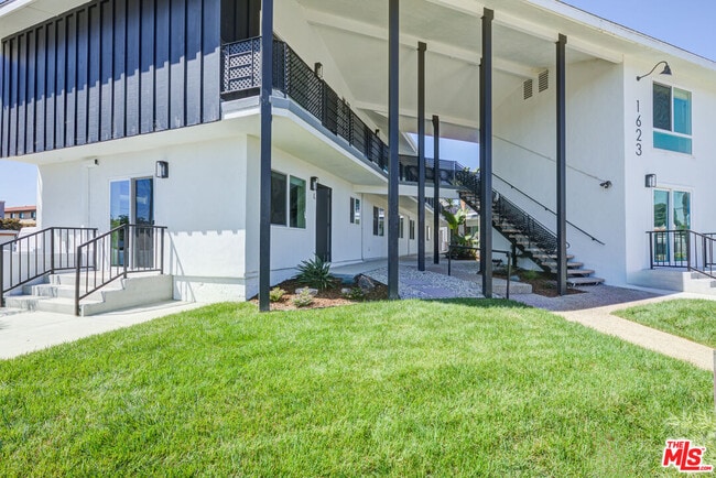 Photo - 1623 Arlington Ave Unit E