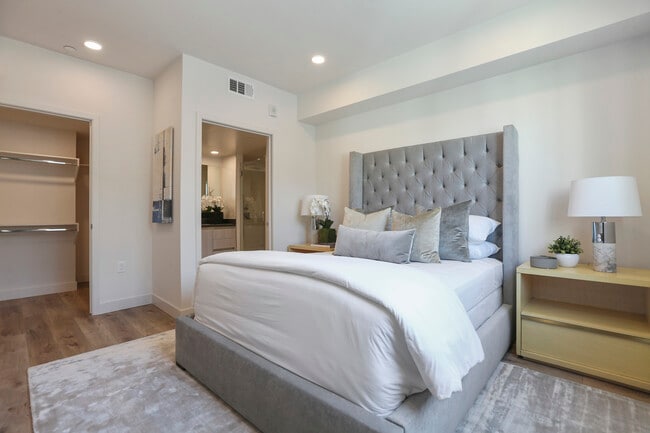 Photo - 740 S Ridgeley Dr Unit 101