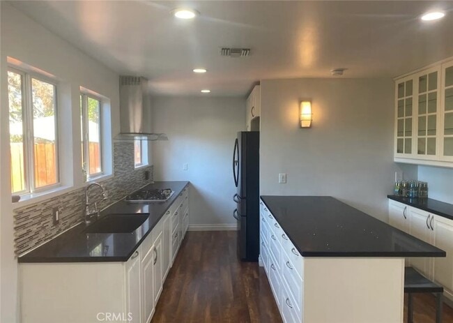 Photo - 4637 Corliss St